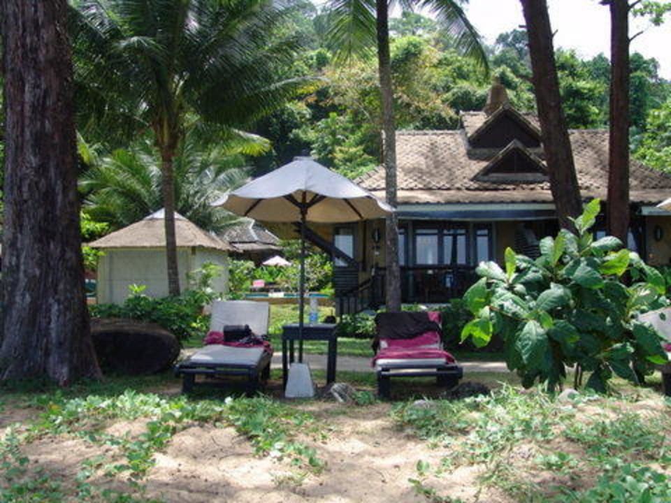 Blick vom Meer auf meinen Platz Moracea by Khao Lak Resort