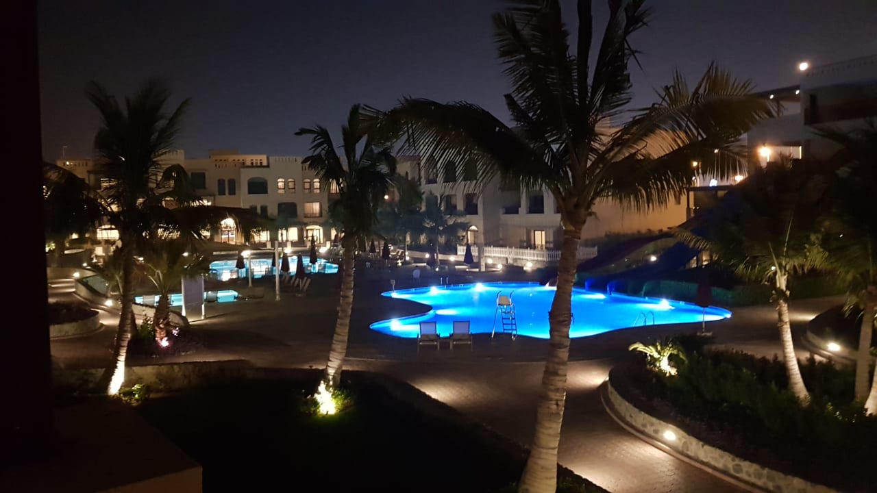 Pool The Cove Rotana Resort