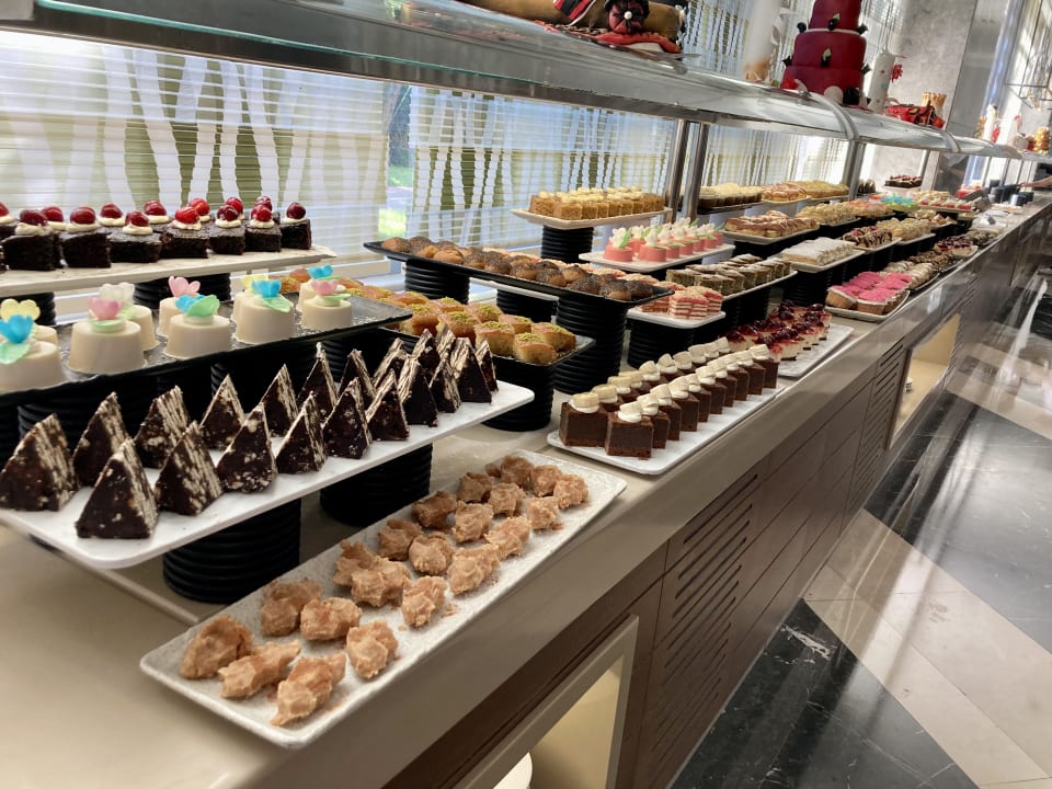 Gastro Saturn Palace Resort Hotel