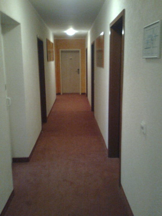 Flur zu den Zimmern Hotel Petersburg