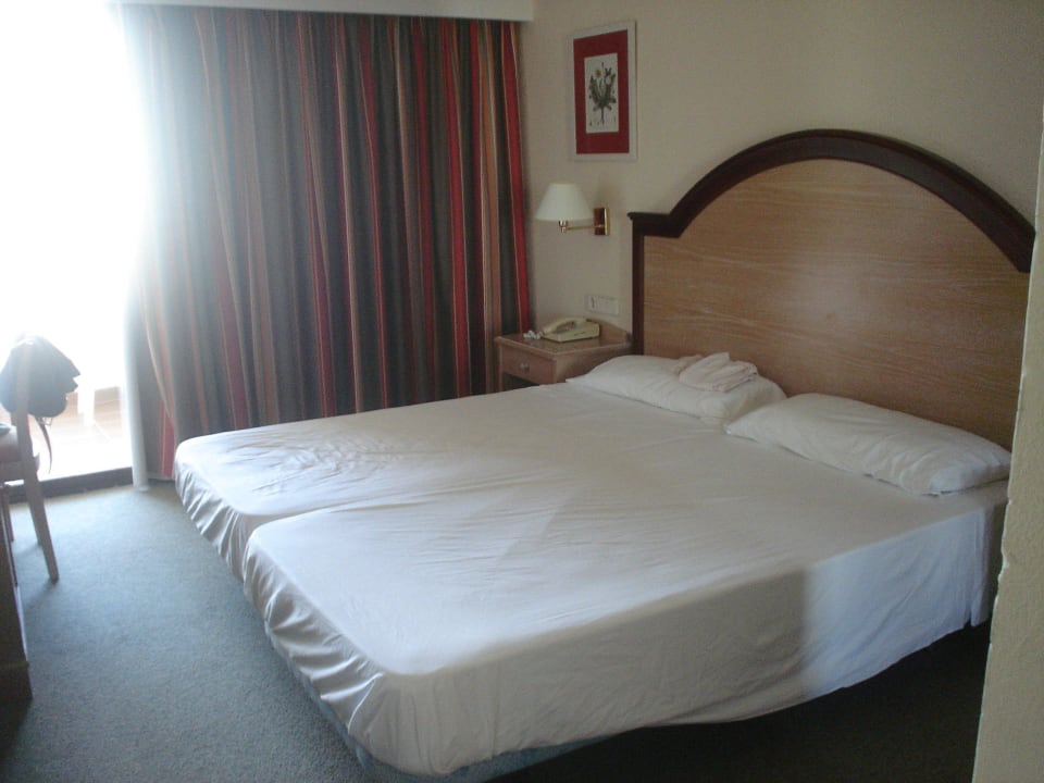 Bett allsun Hotel Sumba