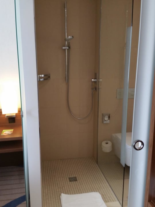 Dusche Courtyard by Marriott Wiesbaden-Nordenstadt