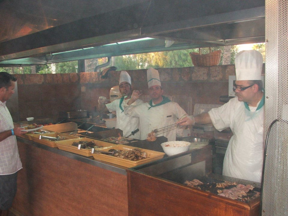 Barbeque am Country Grill Protur Safari Park Aparthotel