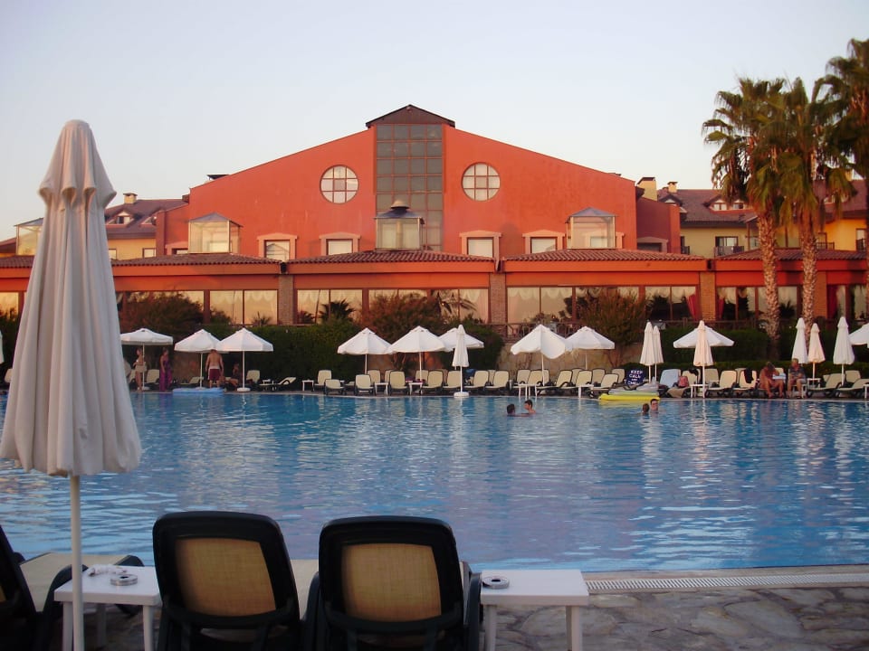 Bazén pod hlavnou reštikou Alba Resort Hotel