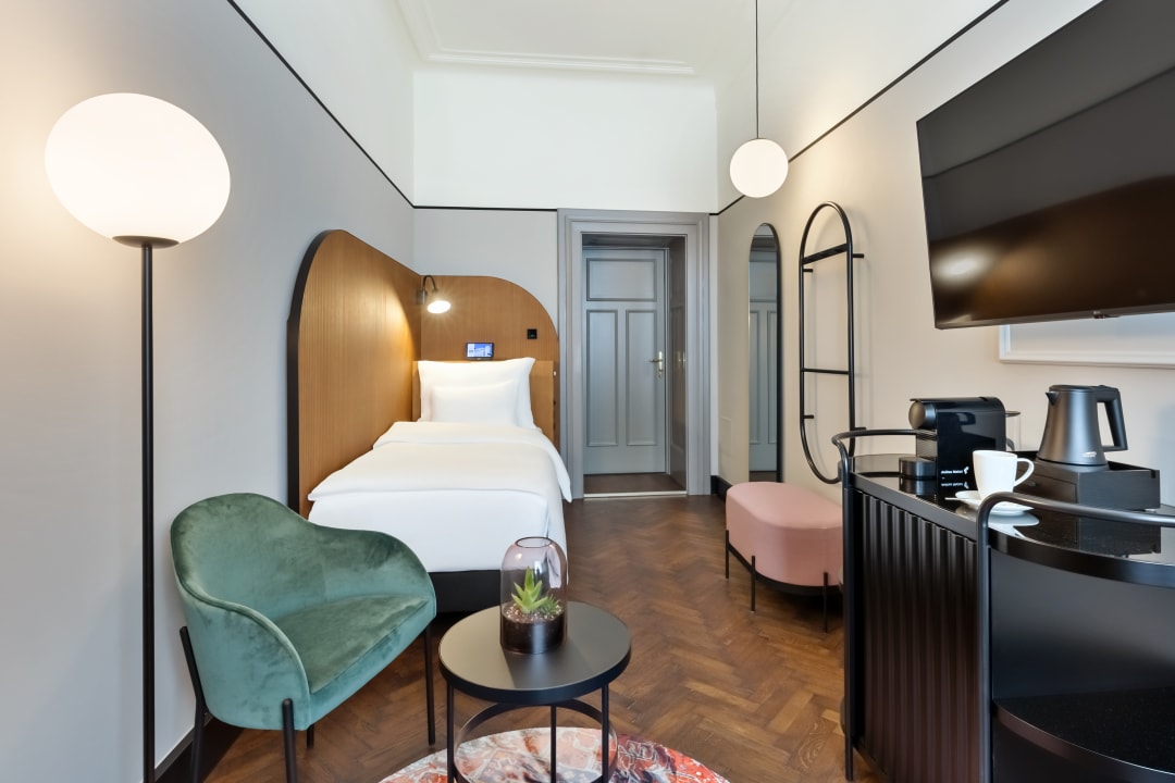 Zimmer Hotel Astoria Vienna, Curio Collection by Hilton