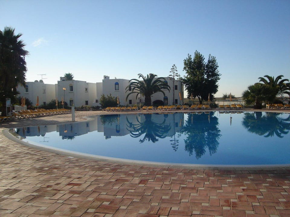 Pool Golden Club Cabanas