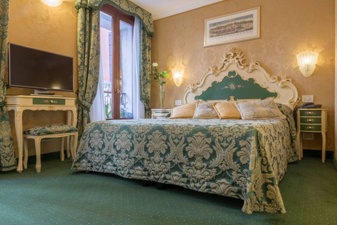 Guest Room Hotel Becher