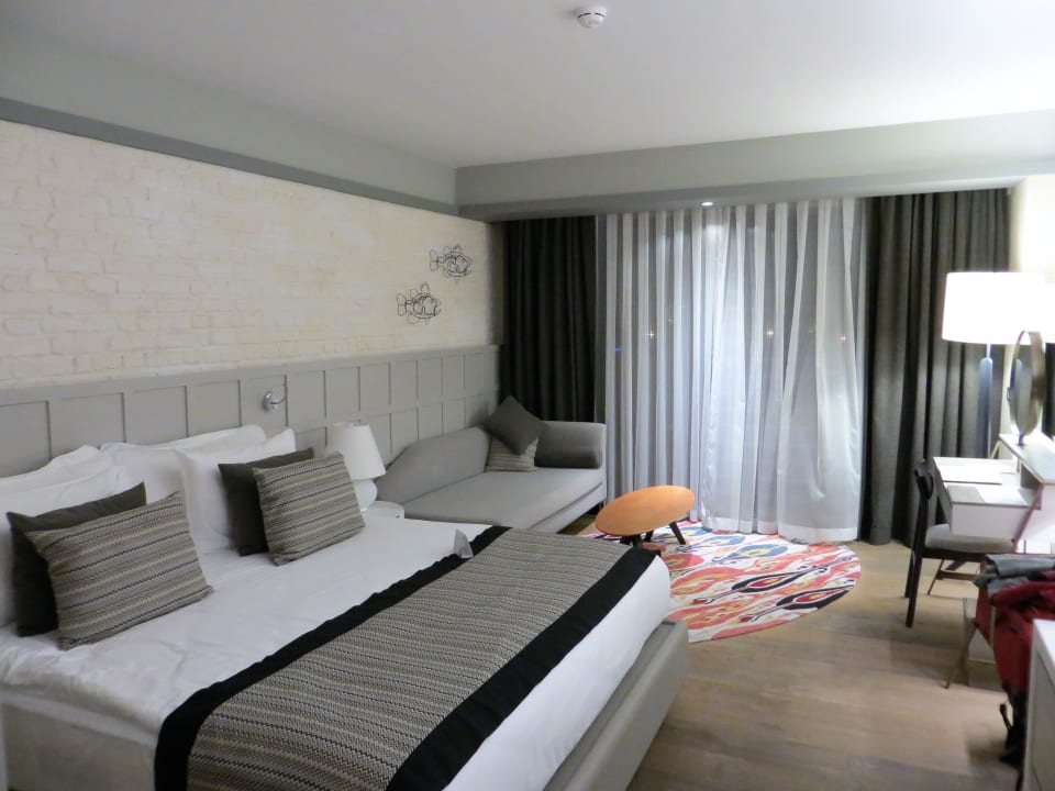 Zimmer Acanthus Cennet Barut Collection