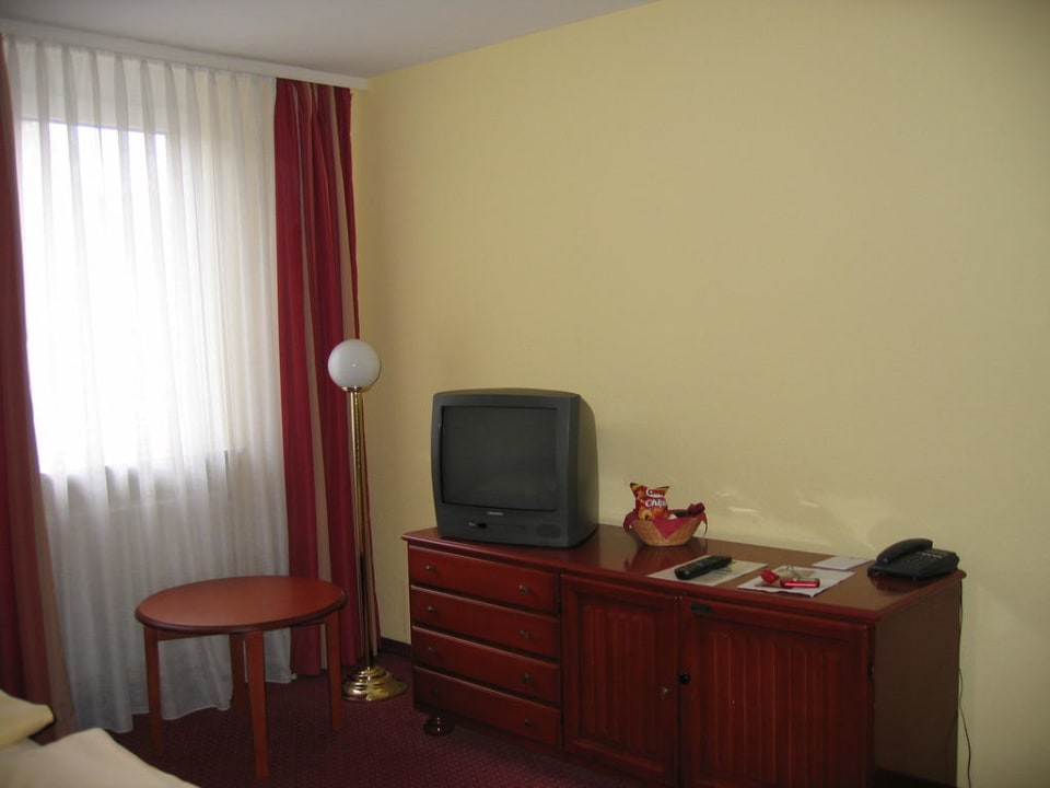 TV und Kühlschrank INVITE Hotel an der Kaiserburg