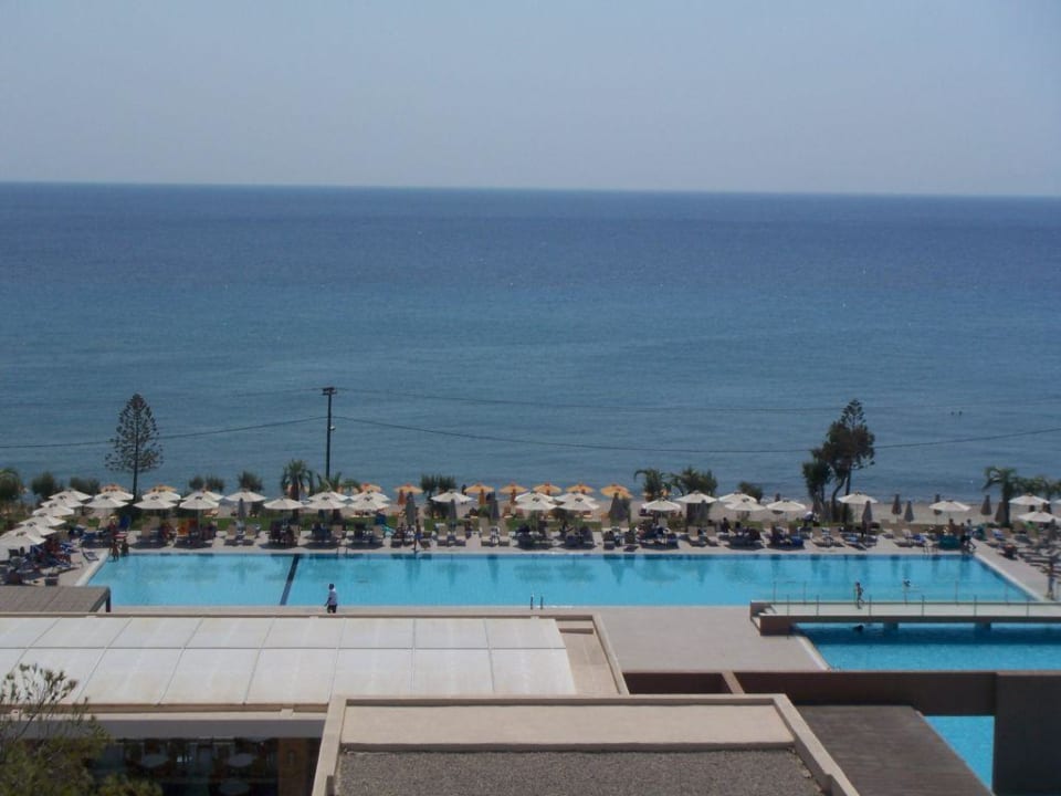 Blick vom Balkon auf die Poollandschaft Atlantica Mikri Poli Kos