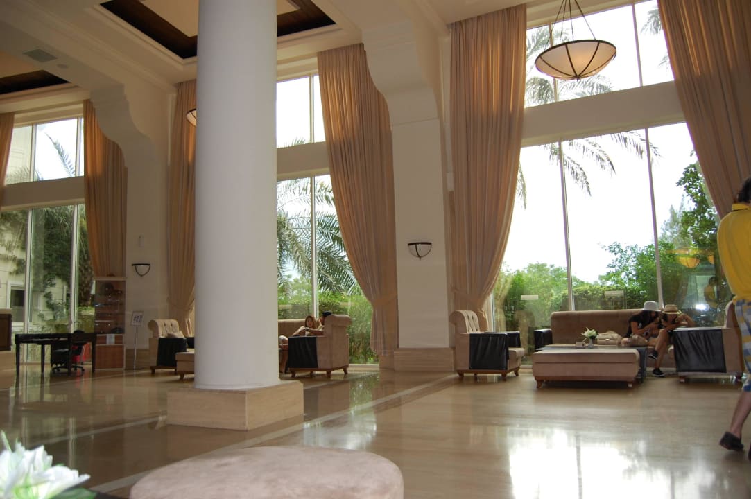 На рецепції Meder Resort Hotel