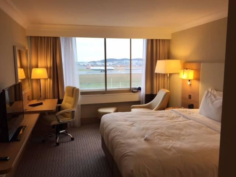 Executive Zimmer mit Blick auf die Startbahn Renaissance London Heathrow Hotel