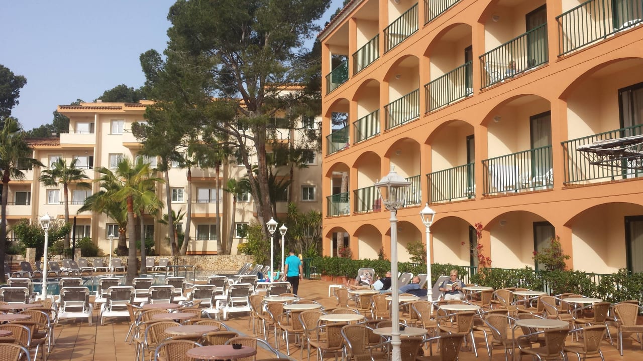 Haupthaus Frontansicht mit Pool Valentin Somni Hotel & Suites