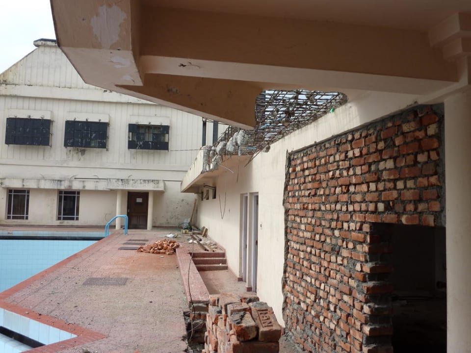 Pool ohne Wasser Hotel Sinclair