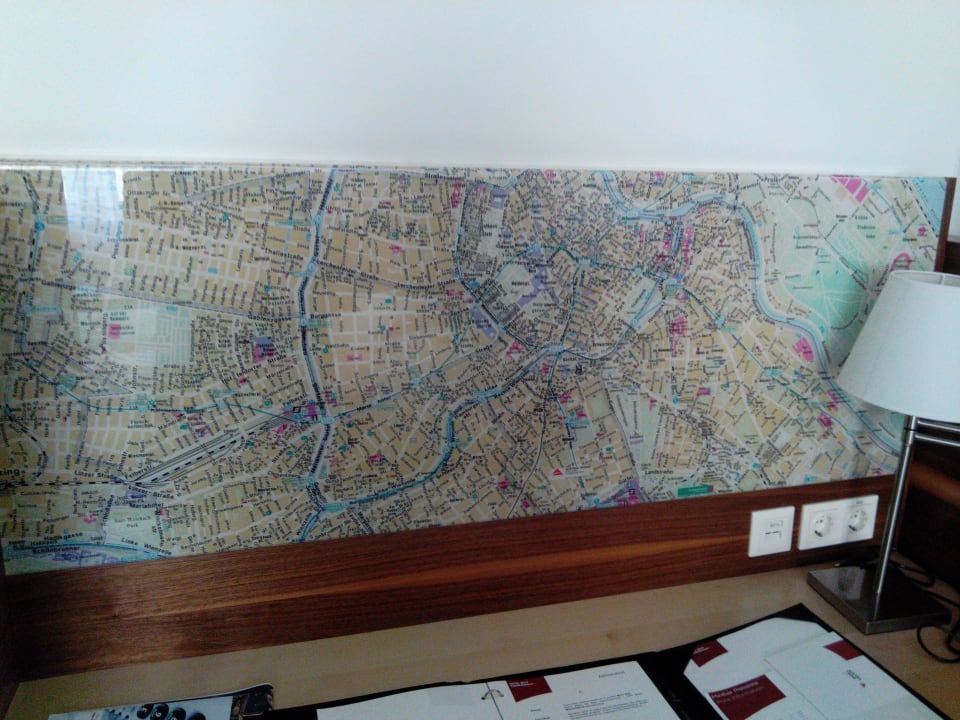 Super kreative Beleuchtung am Tisch Four Points Flex by Sheraton Vienna Hauptbahnhof