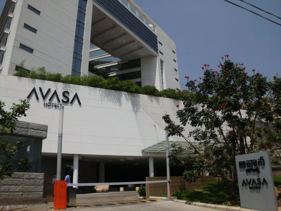 Einfahrt Avasa Hotel