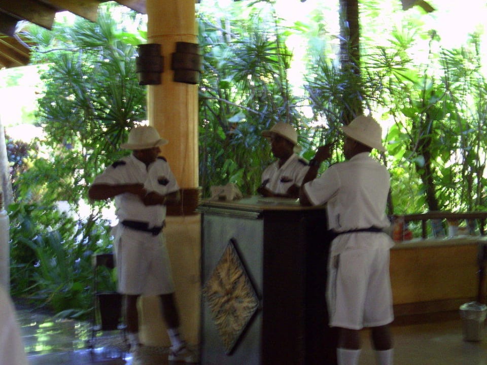 Kofferträger beim Smalltalk Grand Palladium Select Bávaro Resort & Spa