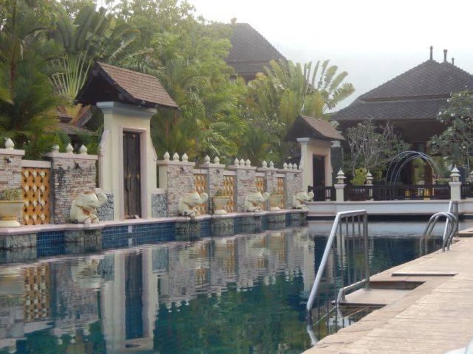 Poolanlage im unteren Bereich Seaview Khao Lak Resort