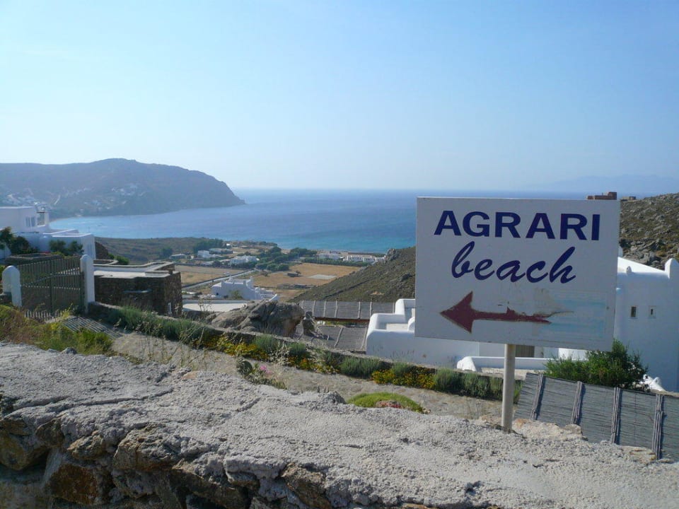 Blick auf den Agrari Beach Myconian Sunrise Relais & Chateaux Hotel