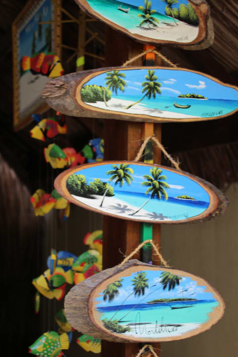 Souvenirs  Summer Island Maldives