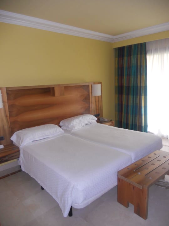 Bett im Zimmer Lopesan Costa Meloneras, Resort & Spa