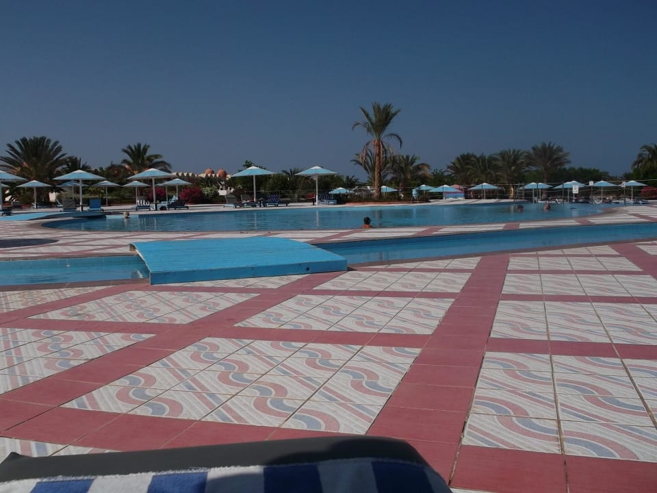 Pool ganz gut und schön kühl Pharaoh Azur Resort