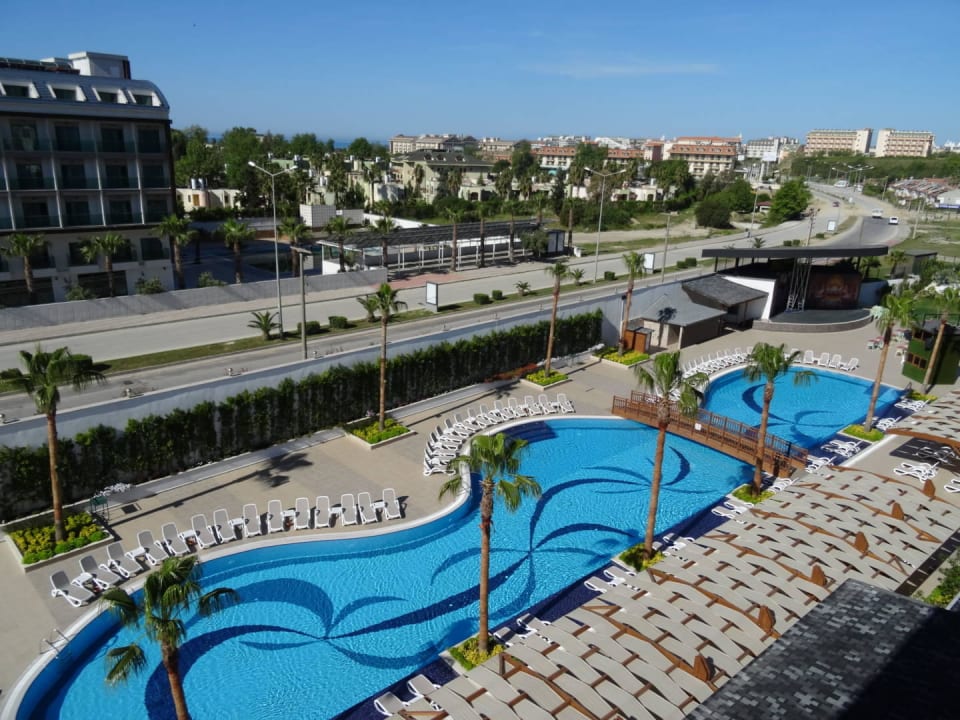 Ausblick auf den Pool Mary Hotel Side