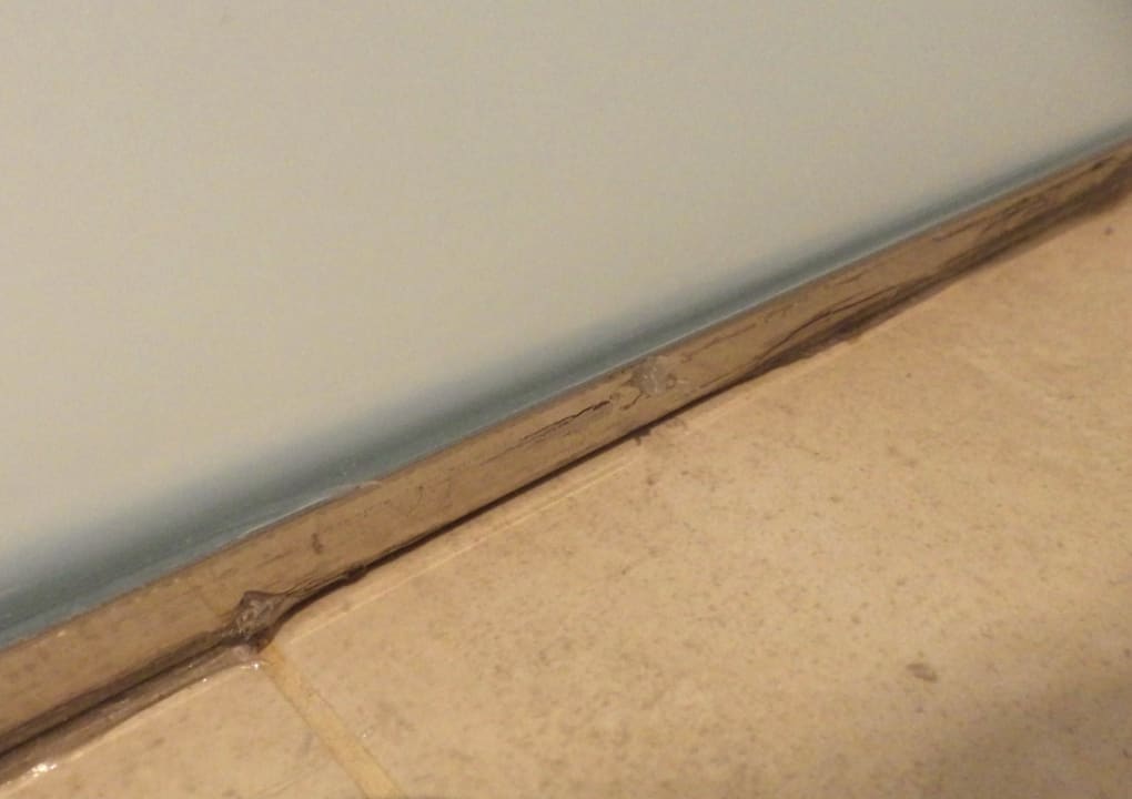 Unsauber verarbeitete Silikonfugen Sentido Aequora Lanzarote Suite