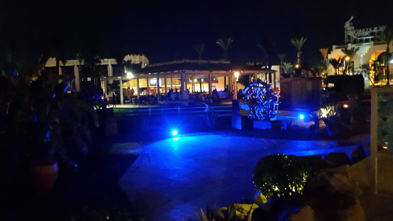 Vor der Banana Bar Beach Albatros Resort