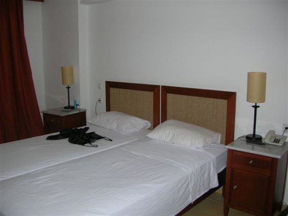 Zimmer - Bett Hotel Bitzaro Grande