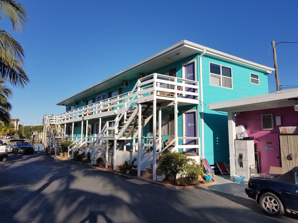 Außenansicht The Holiday Court Villas and Suites