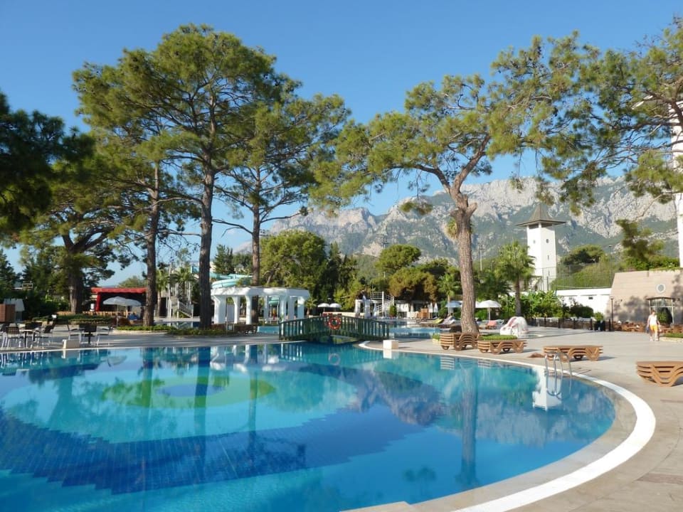 Poolanlage mit Taurusgebirge Kilikya Palace Göynük