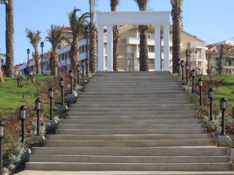 Aspendos Beach ,Treppen vom Strand zur Gartenanlage Trendy Aspendos Beach Hotel