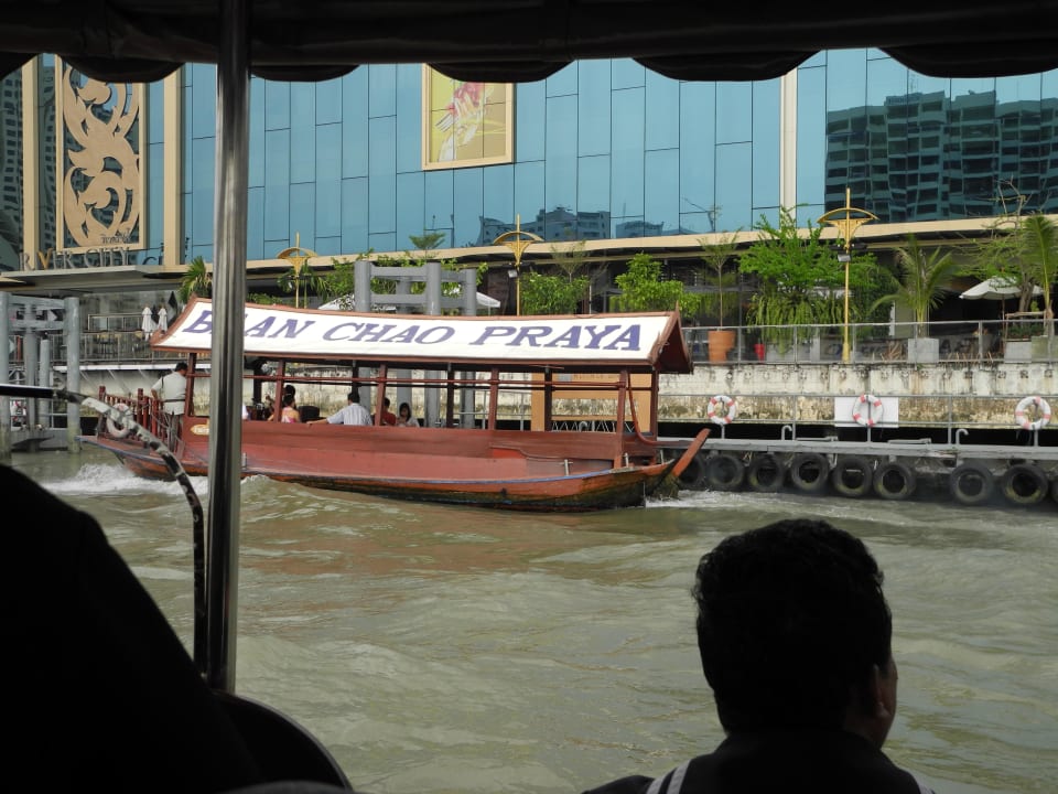 Gleich landet das Boot an Millennium Hilton Bangkok