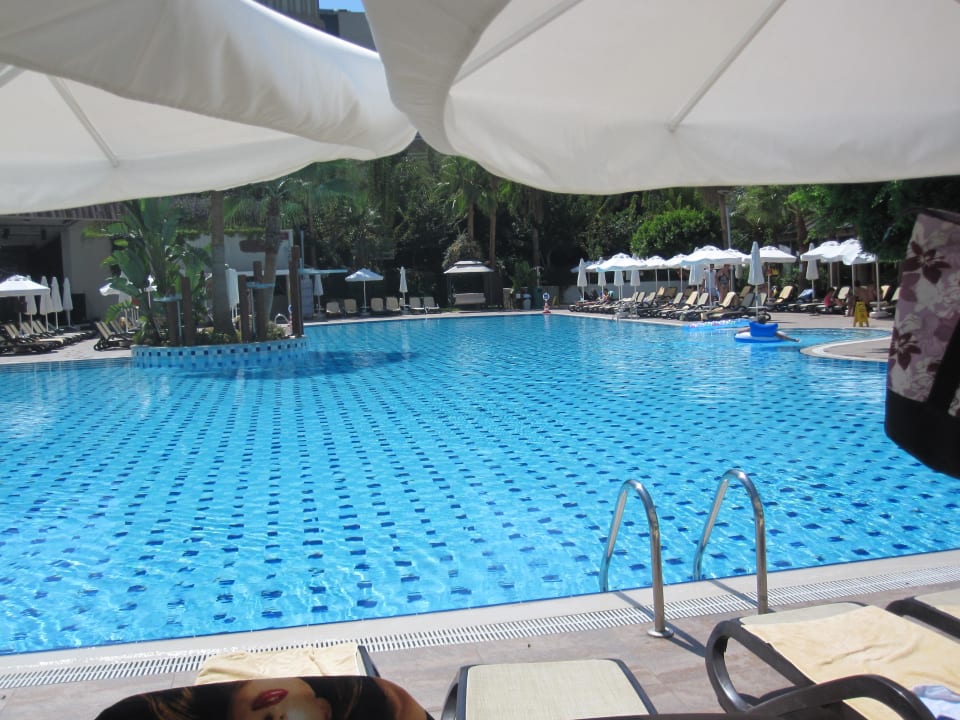 Poolbereich Port Side Resort Hotel