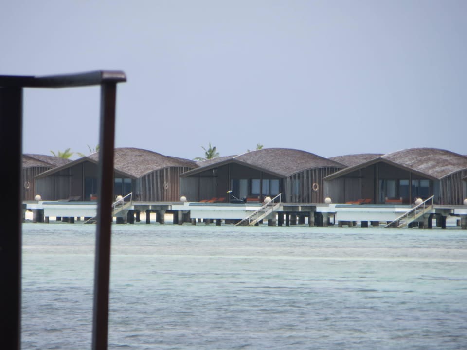 Ausblick vom Villensteg auf die Nachbarinsel Adaaran Select Hudhuran Fushi - Premium All Inclusive