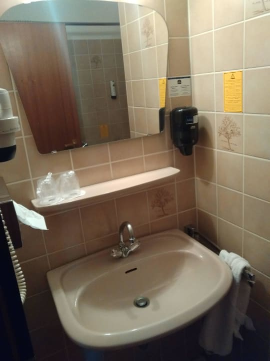 Veraltetes und beengtes Bad-schlimm Best Western Plus Parkhotel Velbert