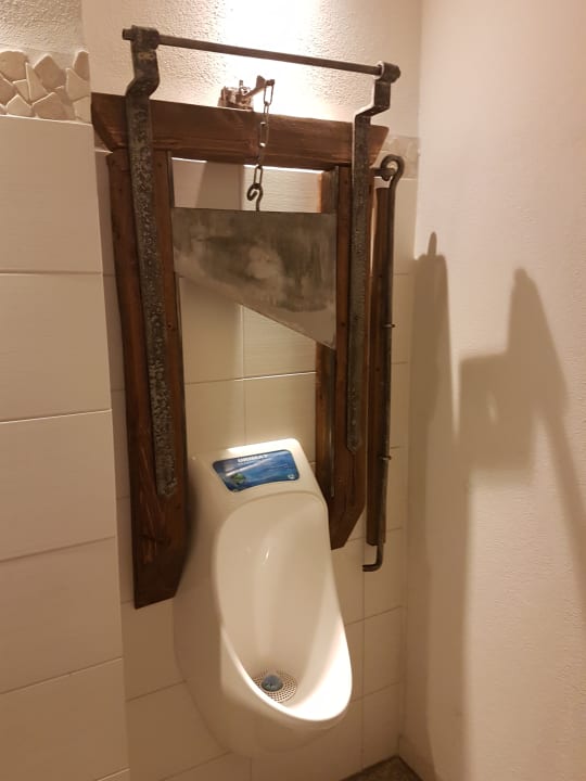 Männertoilette  Hotel Fronfeste