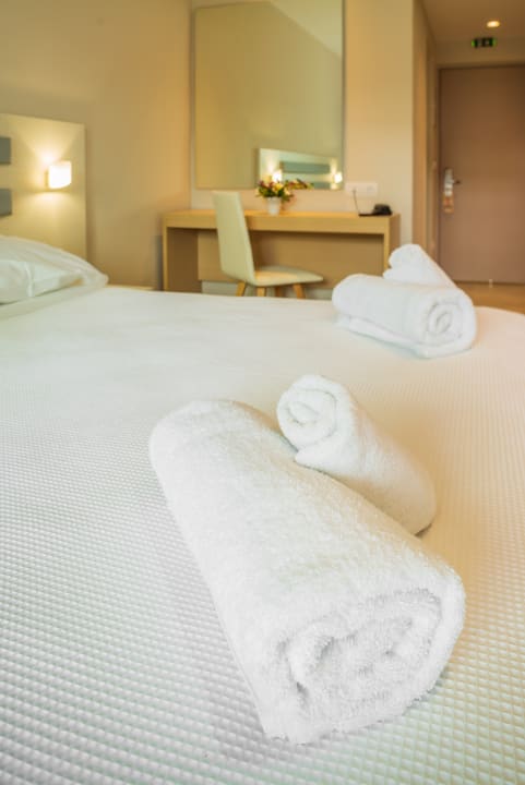 Zimmer CNic Gemini Hotel