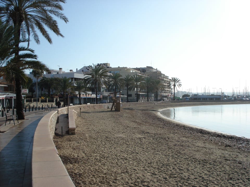 Promenade und Strand vor dem Hotel BQ Aguamarina Boutique Hotel
