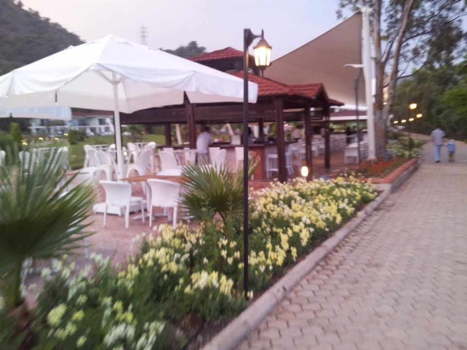 Restaurant für die Bungalowbewohner Fortezza Beach Resort