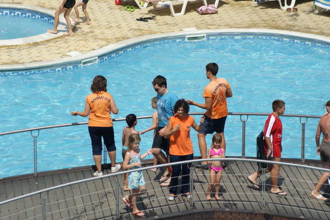 Animation am Pool Sentido Neptun Beach