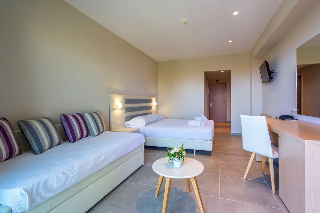 Zimmer CNic Gemini Hotel