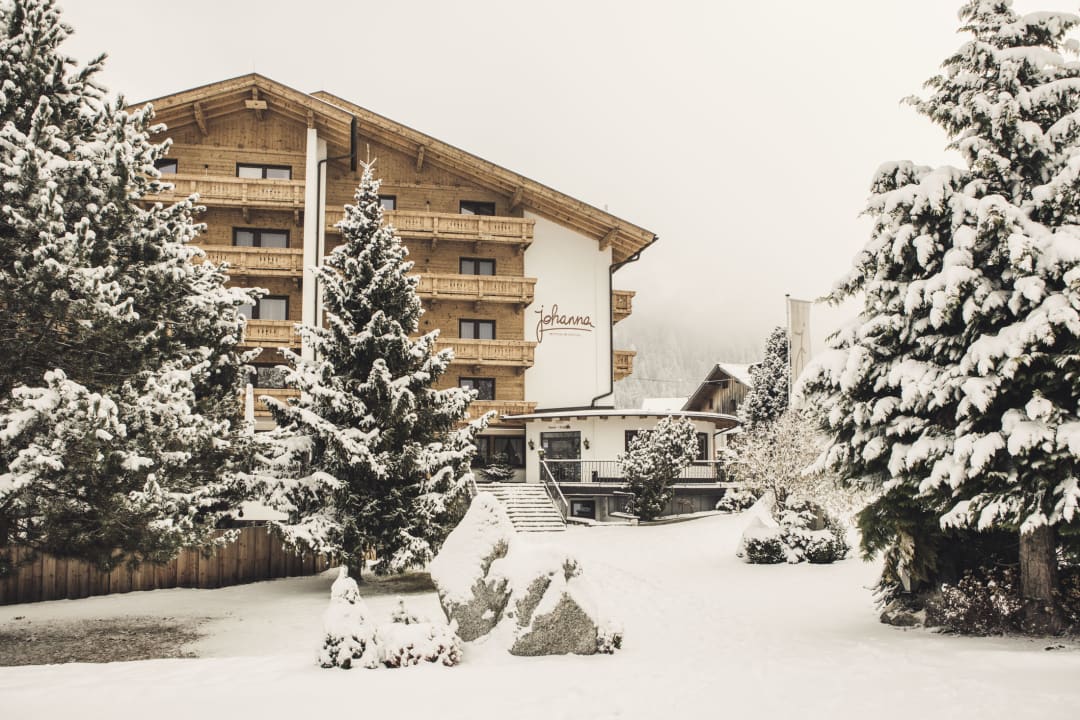 Außenansicht Hotel Johanna mitten im Ötztal