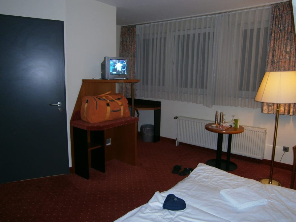 Fernseher aus den 90ern, sonst ok Hotel Amadeus ROYAL Berlin