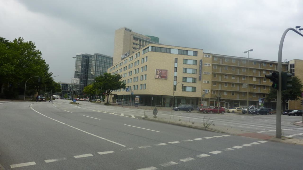 Von der Straße Novotel Hamburg City Alster
