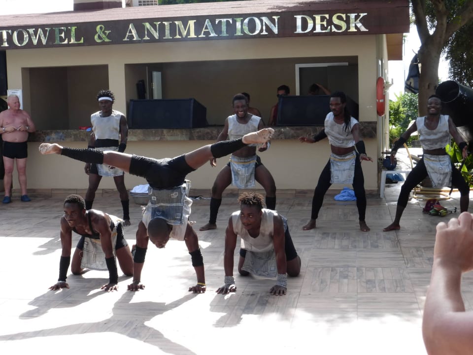 Tanzeinlage am Pool Hotel Grand Side