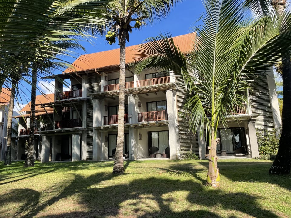 Außenansicht Crystals Beach Resort Belle Mare, a member of Radisson Individuals