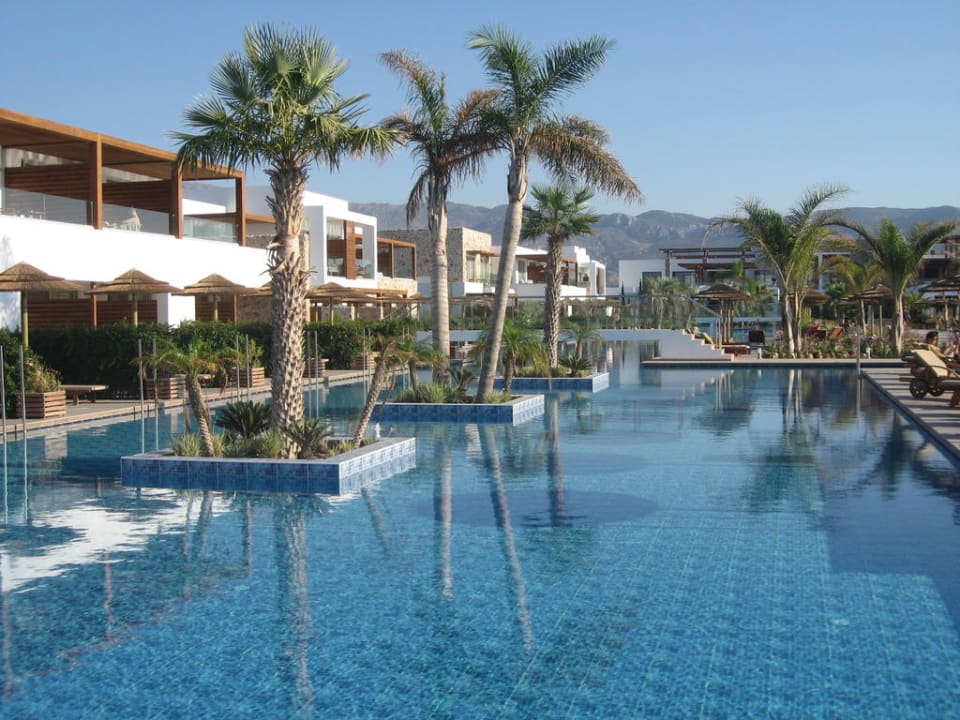 Poolanlage und Wohneinheiten TUI BLUE Palazzo del Mare