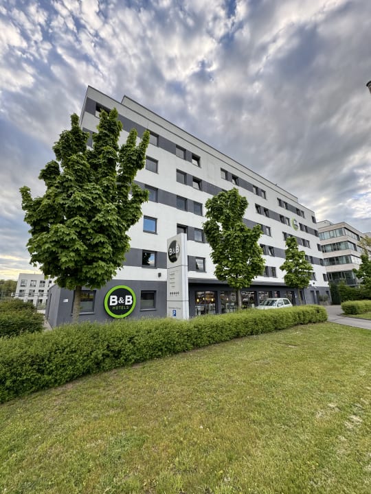 Außenansicht B&B HOTEL Wiesbaden-Hbf